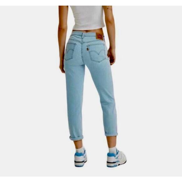 Levi’s Boyfriend Light Wash Blue Jeans Size 28x27‎ Zip Fly Tapered Legs Mid Rise - Picture 2 of 13